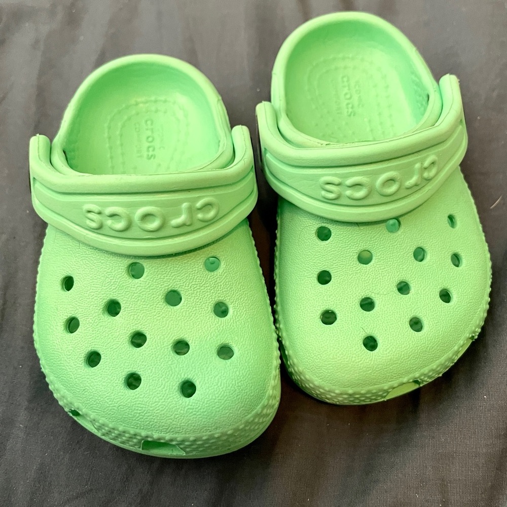 Size 4 toddler mint green crocs